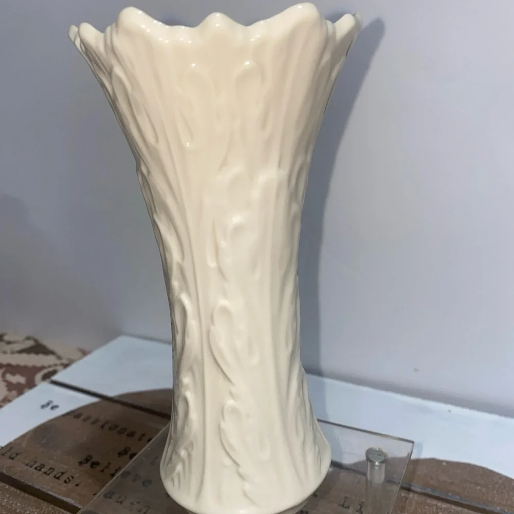 Lenox‎ Woodland Acanthus Leaf China vase